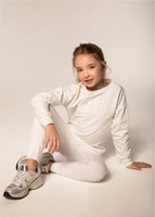 Cremefarbener Mädchen-Trainingsanzug