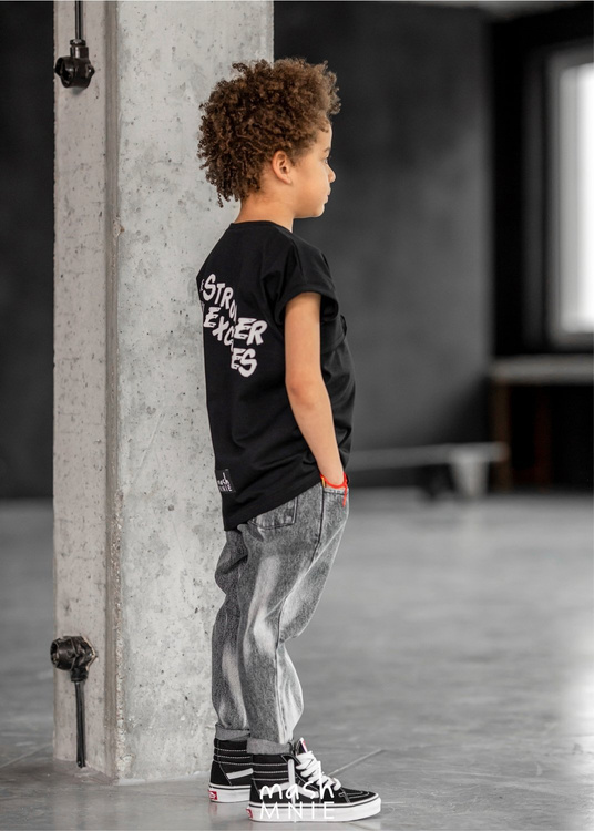 MashMnie T-shirt Stronger Schwarz