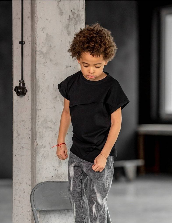 MashMnie T-shirt Stronger Black