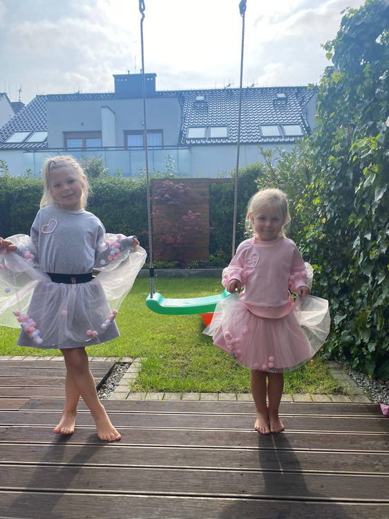 Tüllrock mit Pompons und Pailletten