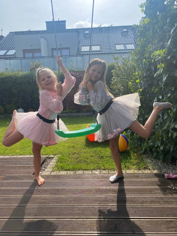 Tüllrock mit Pompons und Pailletten