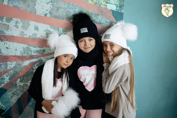 Komplet Zimowy Ecru Dwa Pompony